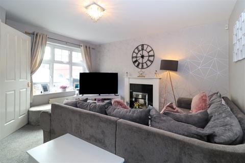 3 bedroom townhouse for sale, Mill Chase Gardens, Wakefield WF2