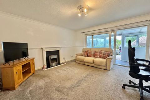 3 bedroom semi-detached house to rent, Queensway Crescent, Torquay, TQ2 6DH