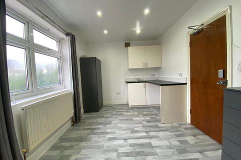 Studio to rent, Aldborough Road South, Ilford, Essex, IG3