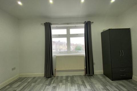 Studio to rent, Aldborough Road South, Ilford, Essex, IG3