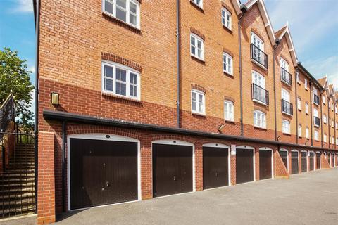 2 bedroom apartment for sale, Martinique Square, Bowling Green Street, Warwick