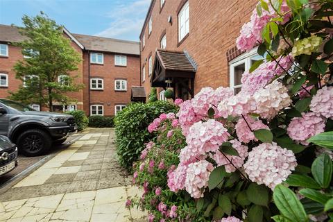 2 bedroom apartment for sale, Martinique Square, Bowling Green Street, Warwick