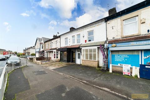 Property to rent, Blackburn Road, Darwen