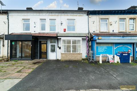 Property to rent, Blackburn Road, Darwen