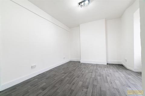 Property to rent, Blackburn Road, Darwen