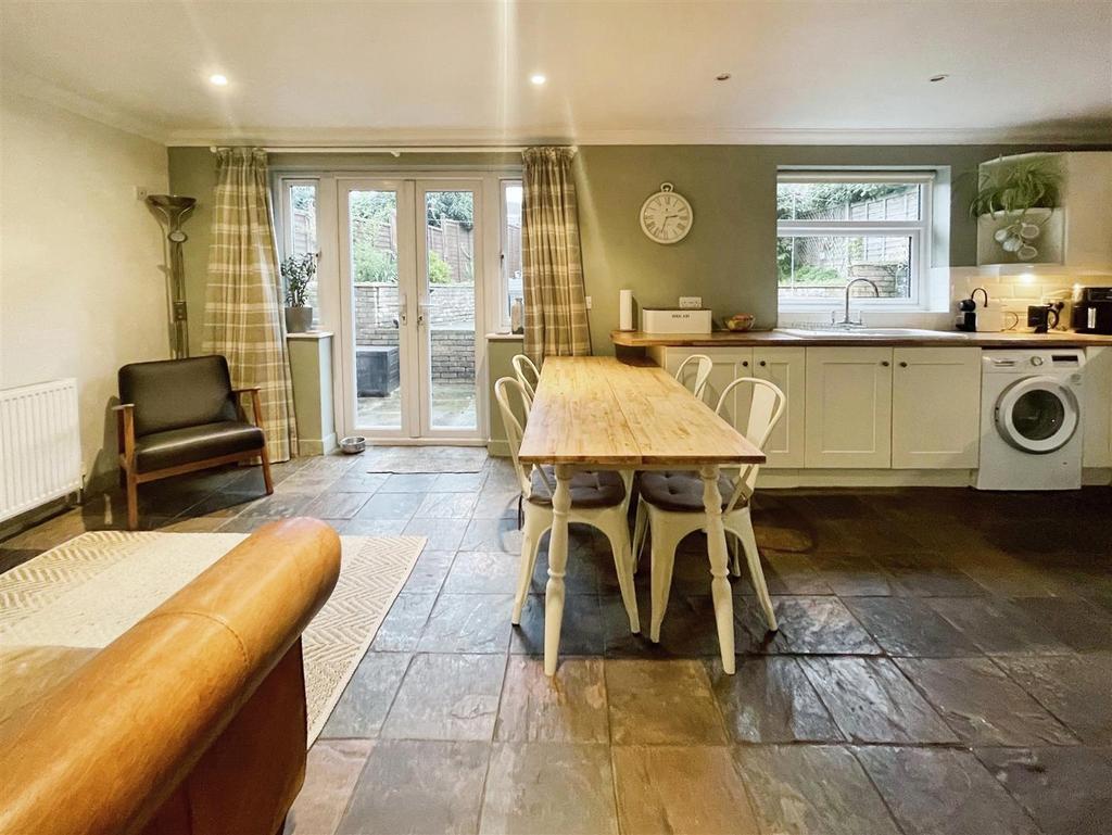 Kitchen/Dining Area