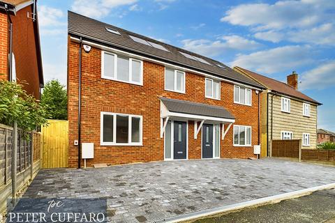 Frenchs Close, Ware SG12