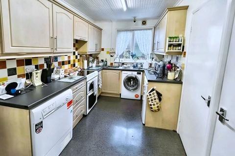 3 bedroom semi-detached house for sale, Heapham Road, Gainsborough, Lincolnshire, DN21 1SJ