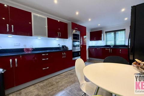 3 Bishops Close, Hawkinge, Folkestone, CT18 7RP