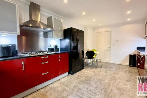 3 Bishops Close, Hawkinge, Folkestone, CT18 7RP