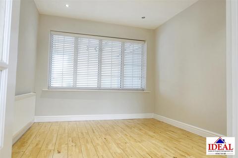 13 Cranleigh Gardens, Adwick Le Street, Doncaster, DN6 7DQ