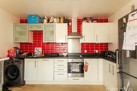 2 bedroom flat to rent, Canalside Gardens , Southall , Middlesex