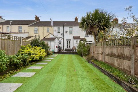 3 bedroom terraced house for sale, Malvern Road, Gillingham, Kent, ME7