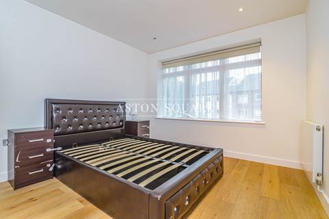 2 bedroom flat to rent, Graham Road, London NW4