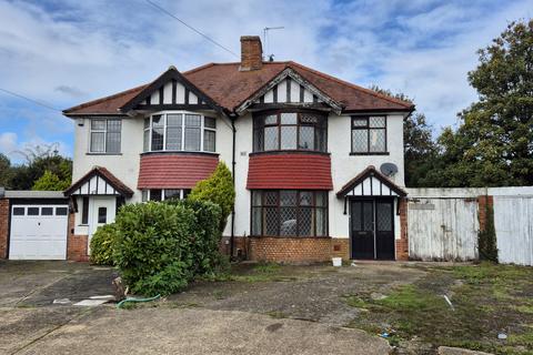 3 bedroom semi-detached house to rent, Harmondsworth, UB7 0BD