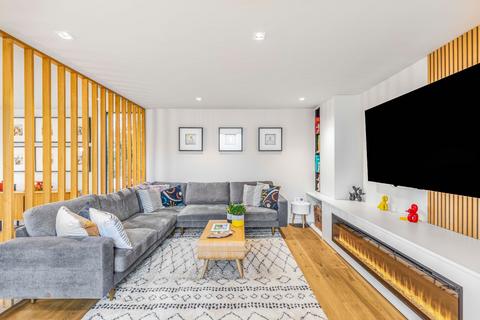 2 Plum Tree Mews, London, SW16 3AP