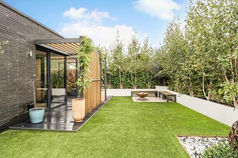 2 Plum Tree Mews, London, SW16 3AP