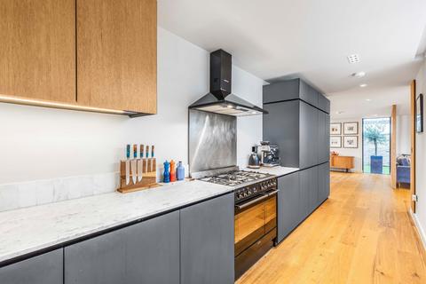 2 Plum Tree Mews, London, SW16 3AP