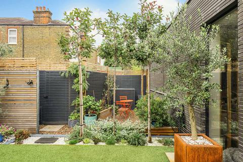 2 Plum Tree Mews, London, SW16 3AP