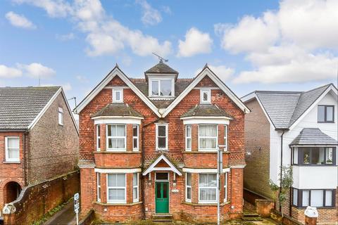 2 bedroom apartment for sale, Station Road, East Grinstead, West Sussex