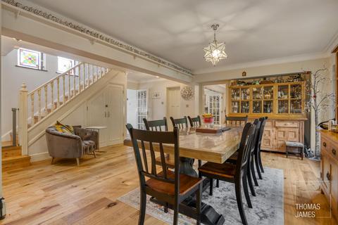 18 Blagdens Close, London, N14 6DE