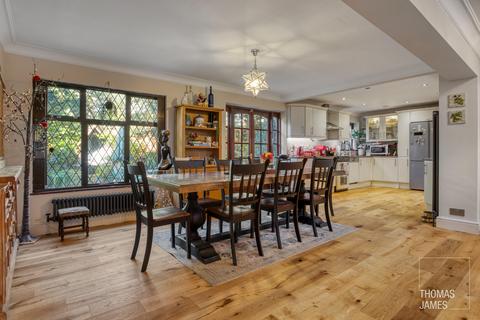18 Blagdens Close, London, N14 6DE
