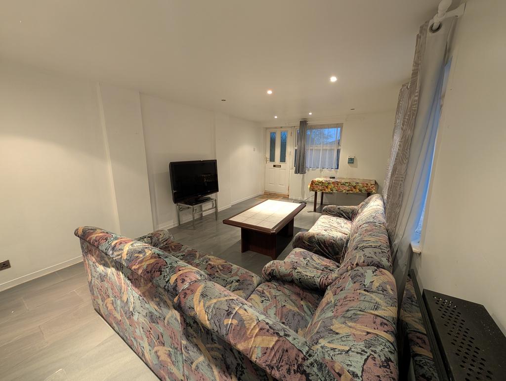 83 Hylion Road, West Knighton, Leicester, LE2 6 JE