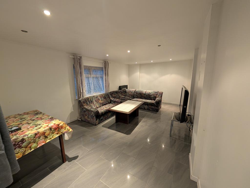 83 Hylion Road, West Knighton, Leicester, LE2 6 JE