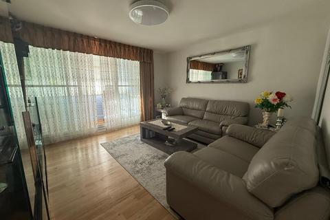 3 bedroom flat to rent, Ridge Road, N8