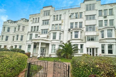 2 bedroom flat to rent, Marine Parade West, Clacton-On-Sea CO15