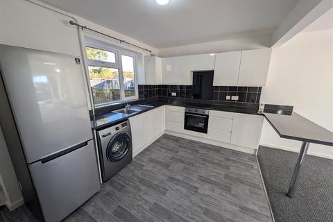 3 bedroom semi-detached house to rent, The Spinney, Middleton St. George