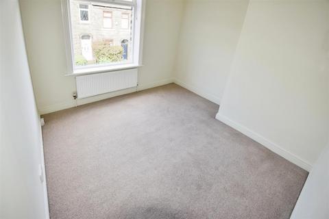 2 bedroom terraced house to rent, Wellington Street, Huddersfield HD3