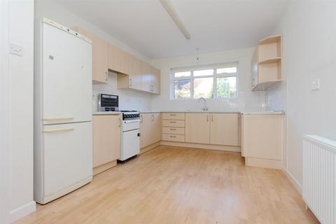 4 bedroom house to rent, High Street, Gillingham