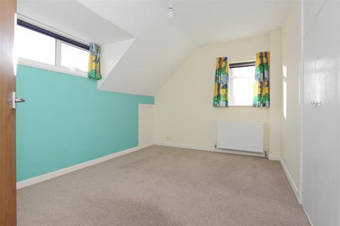 4 bedroom house to rent, High Street, Gillingham