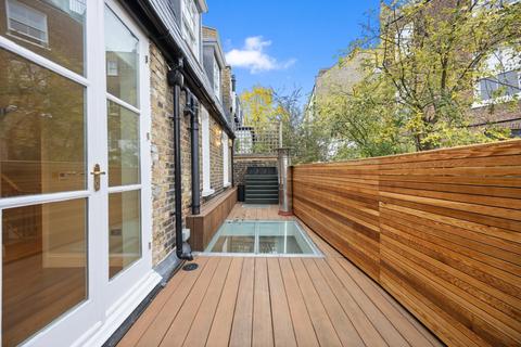 5 bedroom mews to rent, Daleham Mews, Belsize Park NW3