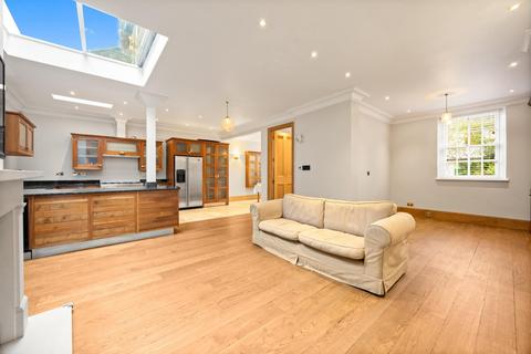 5 bedroom mews to rent, Daleham Mews, Belsize Park NW3