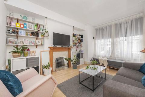 2 bedroom flat to rent, Dorothy Road, London SW11