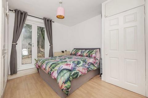 2 bedroom flat to rent, Dorothy Road, London SW11