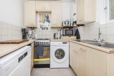 2 bedroom flat to rent, Dorothy Road, London SW11