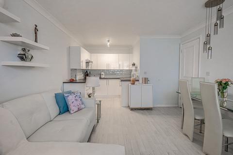 1 bedroom flat for sale, Kings Road, Westcliff-on-sea, SS0