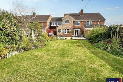 4 bedroom terraced house for sale, Lynton Road, Hucclecote, Gloucester, GL3