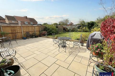 4 bedroom terraced house for sale, Lynton Road, Hucclecote, Gloucester, GL3