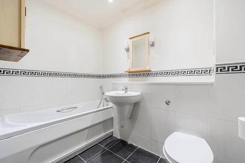 2 bedroom flat for sale, Heath Road, Locks Heath, Southampton, Hampshire, SO31