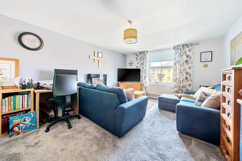 2 bedroom flat for sale, Silver Birch Way, Whiteley, Hampshire, PO15