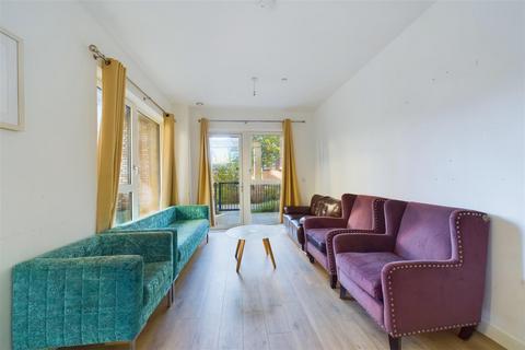 2 bedroom flat for sale, Paynter House, Upton Gardens, Shipbuilding Way, London, E13