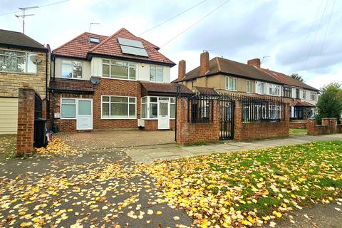 5 bedroom semi-detached house for sale, Fern Lane,  Hounslow, TW5