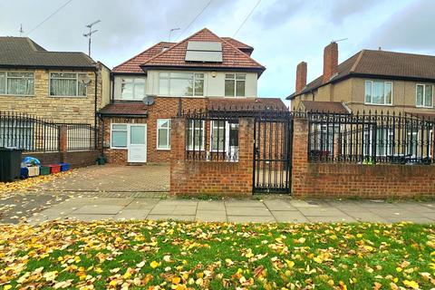 5 bedroom semi-detached house for sale, Fern Lane,  Hounslow, TW5