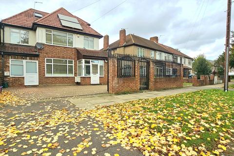 5 bedroom semi-detached house for sale, Fern Lane,  Hounslow, TW5