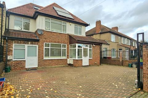 5 bedroom semi-detached house for sale, Fern Lane,  Hounslow, TW5