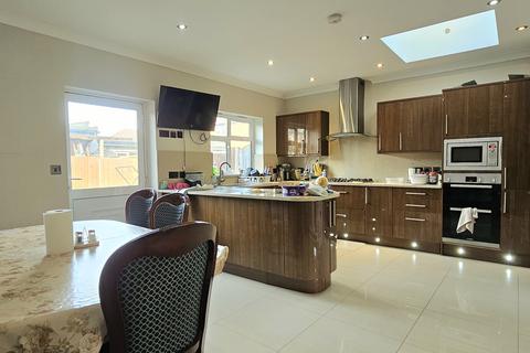 5 bedroom semi-detached house for sale, Fern Lane,  Hounslow, TW5